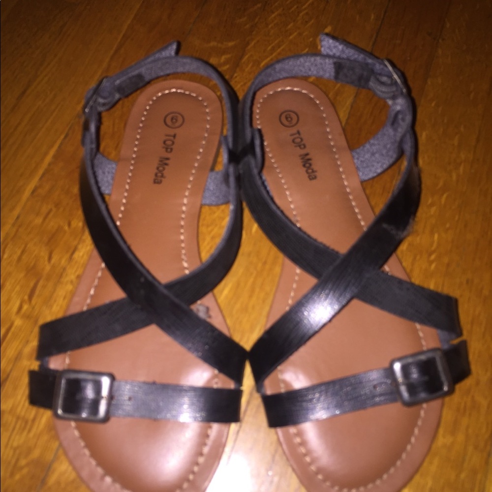 Preloved sandals - Picture 2 of 2